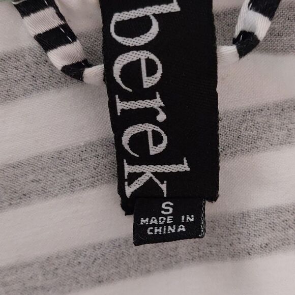 Berek Button Down Blouse Geometric Graphic Print - Picture 5 of 6